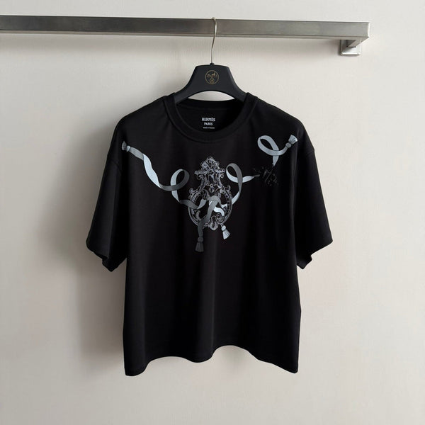 Hermes 26 Ribbon Badge Print Short-Sleeve T-Shirt Black in Cotton 888719