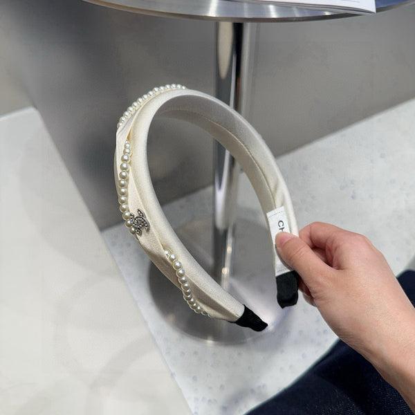 Chanel Pearl Headband White in Cloth 201962