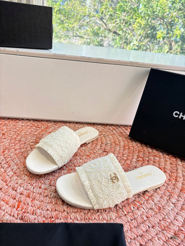 Chanel Bouclé Sandal White in Fabric Sheepskin 685951