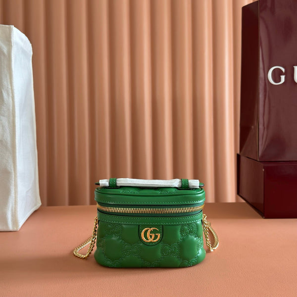 Gucci GG Matelassé Mini Bag 16 Green in Quilted Leather 284909