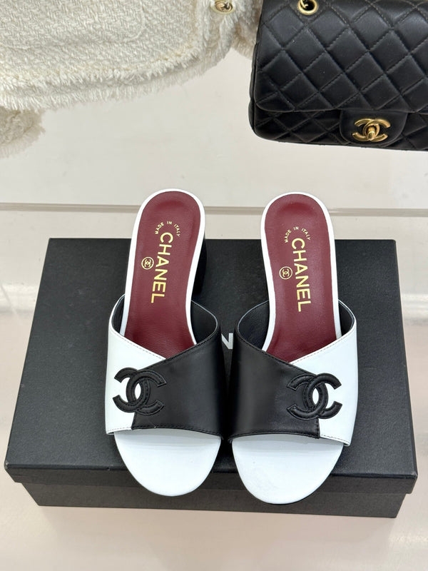 CC 26S Double C Patchwork Sandal 50 White Black in Cowhide 706376