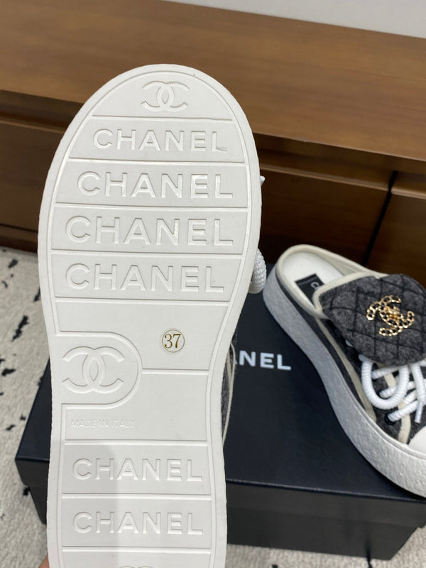 Chanel 26 Mules Casual Grey White in Fabric 729325
