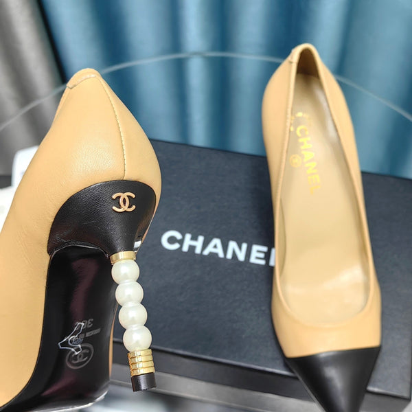 Chanel 26 Pointed Toe 85mm Pearl Beige Black in Cowhide 712801