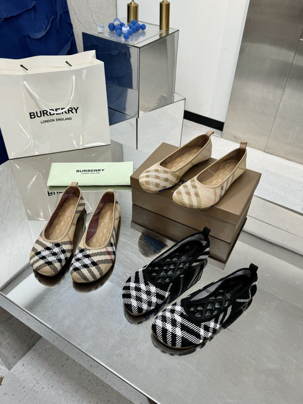 Burberry Classic Check Flats Beige in Fabric 729742