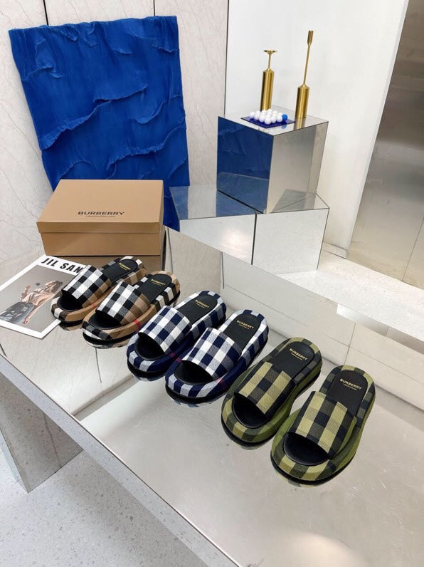 Burberry 26 Check Slippers Light Brown Black in Cotton Linen 729730