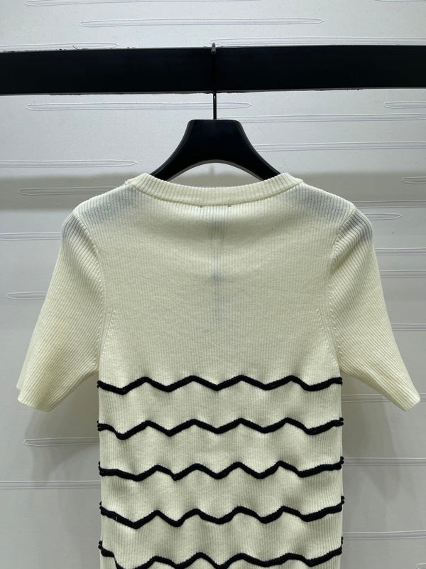 Chanel 2026 Wavy Stripe Knit Short-Sleeve Top Black in Knit Fabric 376034