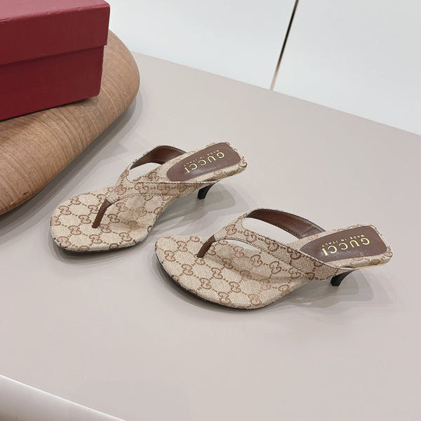 Gucci 26 Round Toe Flip-Flops 60 Brown in Jacquard Fabric 739378