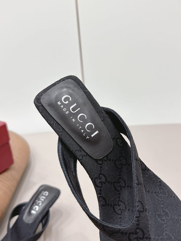 Gucci 26 Round Toe Flip-Flops 60 Black in Jacquard Fabric 739375