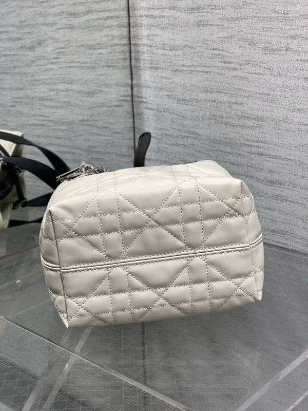 CD Toujours Vertical 18cm White Black in Cowhide 286398