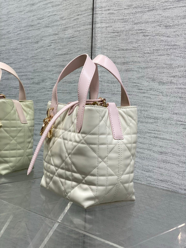 CD Toujours Vertical 18cm White Pink in Cowhide 286400