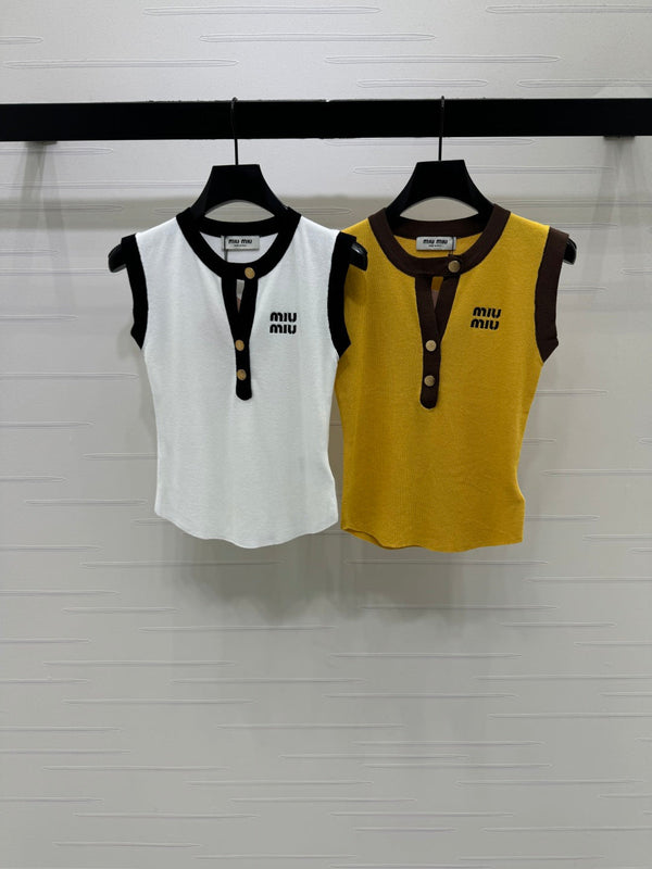 Miu 26 Crew Neck Vest White in Wool 382107