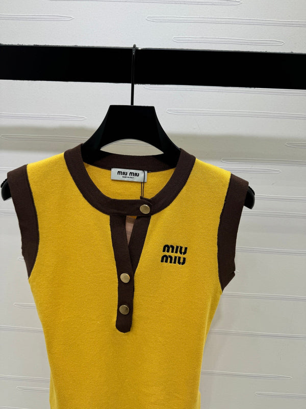 Miu 26 Crew Neck Vest Yellow in Wool 382106
