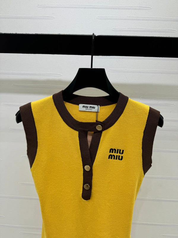 Miu 26 Crew Neck Vest Yellow in Wool 382106