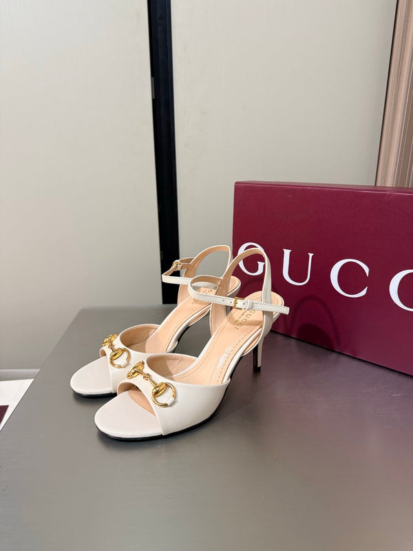 GG Buckle Stiletto Round Toe Heel Height 85mm White in Calfskin 784465