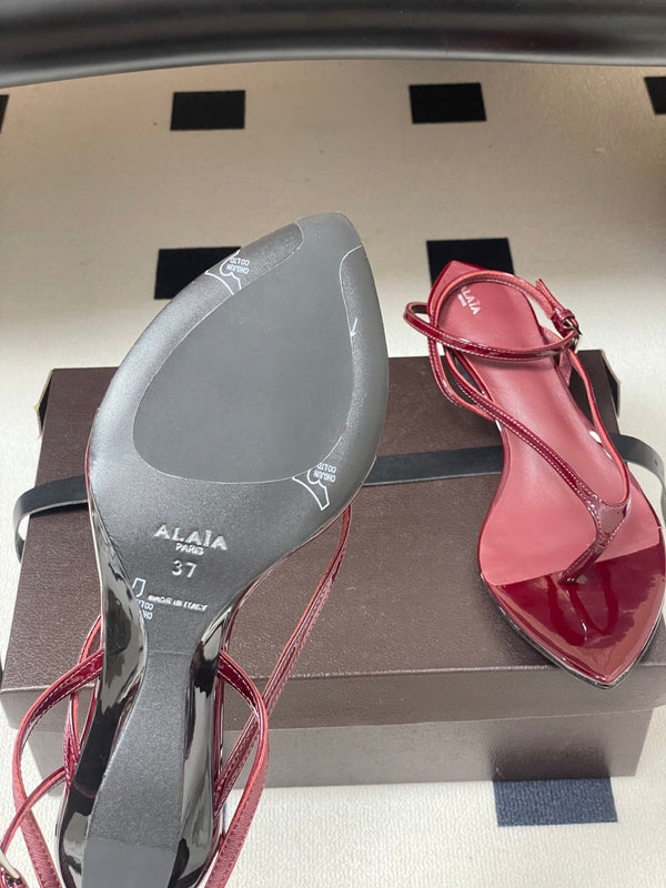 Alaia Thong Sandals Burgundy 3cm Patent Leather 835290