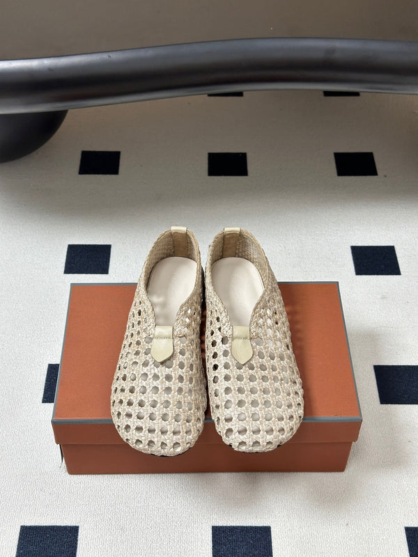 LP 26s Floaty Flats Cream Handwoven Cowhide Leather 235276