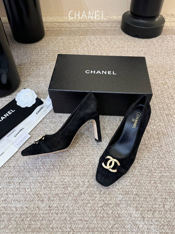CC 26ss Logo Square-Toe Pumps Black Suede 835687