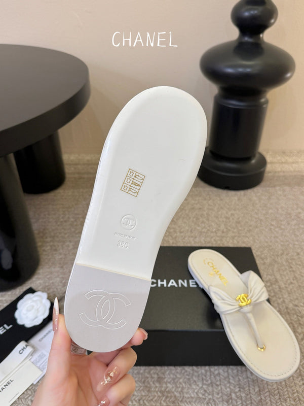 CC 26S Thong Slide Sandals White Cowhide 835641