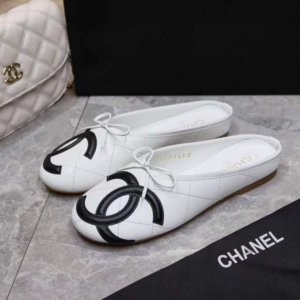 CC Coco Beach 26SS Flat Mules White Quilted Lambskin Black Logo 840270