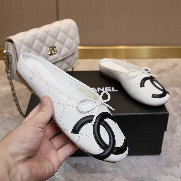 CC Coco Beach 26SS Flat Mules White Quilted Lambskin Black Logo 840270