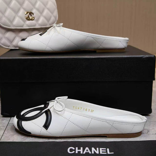 CC Coco Beach 26SS Flat Mules White Quilted Lambskin Black Logo 840270