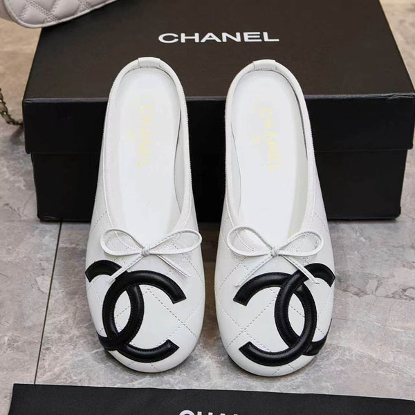 CC Coco Beach 26SS Flat Mules White Quilted Lambskin Black Logo 840270