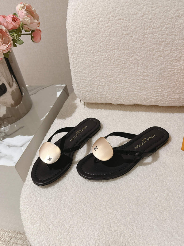 LV Treasure Thong Flat Logo Patent Leather 840385