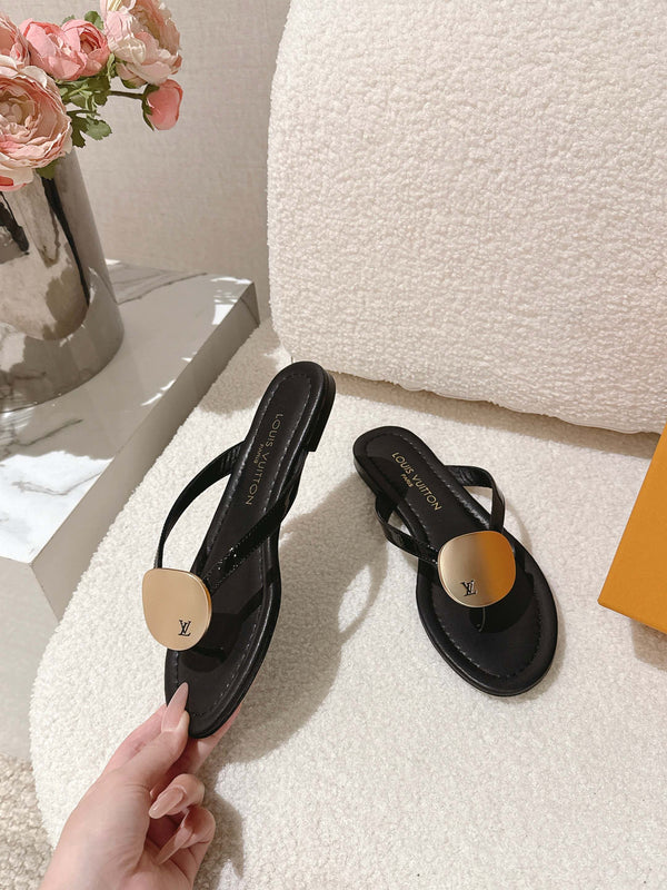 LV Treasure Thong Flat Logo Patent Leather 840385