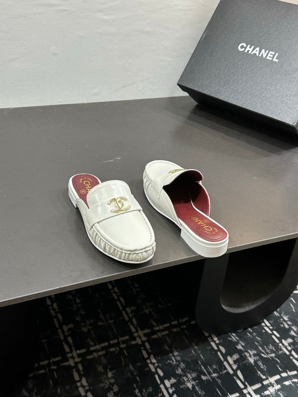 CC 2026 Double C Logo Loafers White Leather Sheepskin 832502