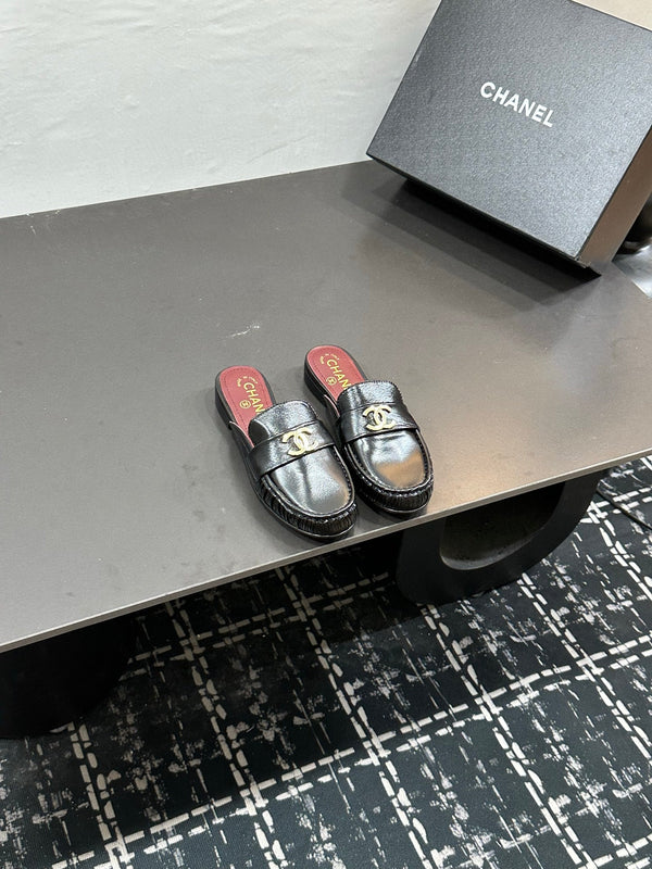 CC 2026 Double C Logo Loafers Black Leather Sheepskin 832501