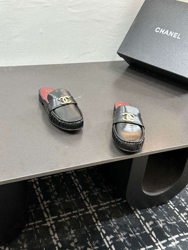 CC 2026 Double C Logo Loafers Black Leather Sheepskin 832501