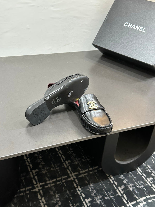 CC 2026 Double C Logo Loafers Black Leather Sheepskin 832501