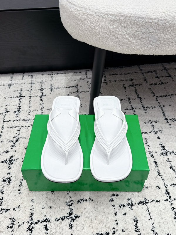 BV 26ss Thong Sandals 5cm White TPU Rubber 8584375