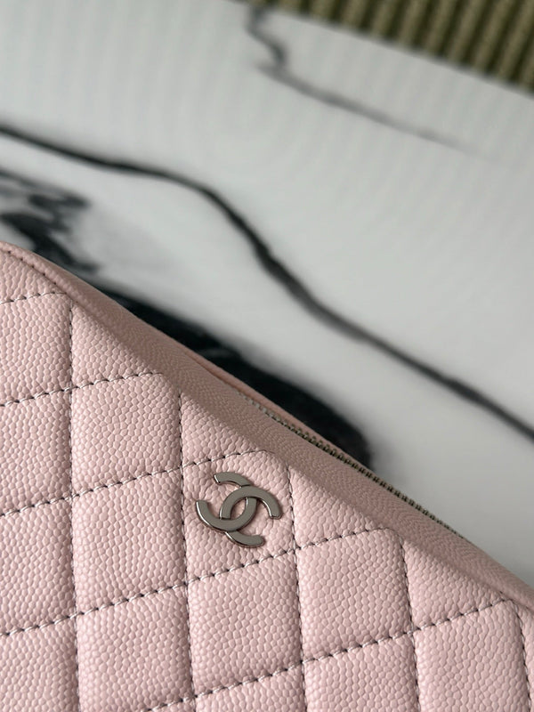 CC Classic Pouch CC Logo Diamond Quilted Pink Caviar Calfskin