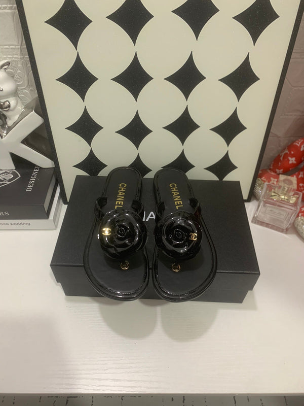 CC Camellia Thong Black Patent Leather 928606