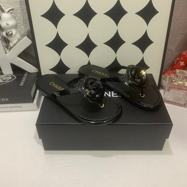 CC Camellia Thong Black Patent Leather 928606