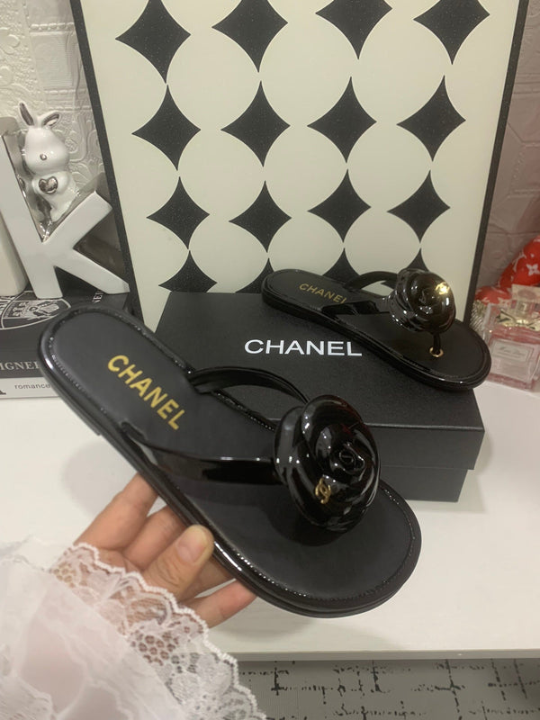 CC Camellia Thong Black Patent Leather 928606