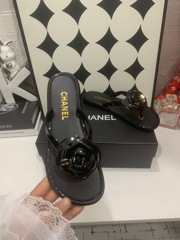 CC Camellia Thong Black Patent Leather 928606