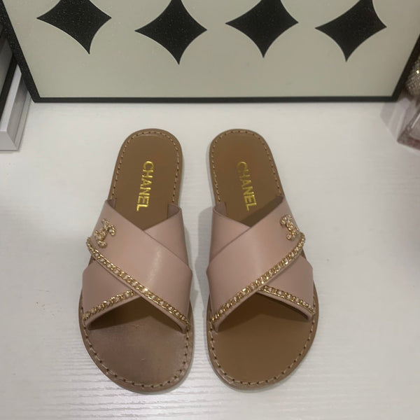 CC Chain Crossover Flat Sandals Pink Leather 928598