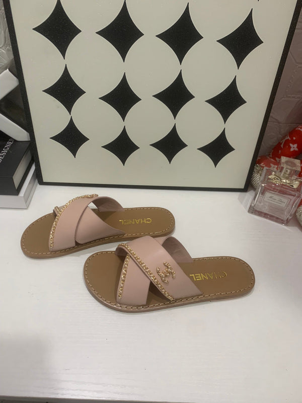 CC Chain Crossover Flat Sandals Pink Leather 928598