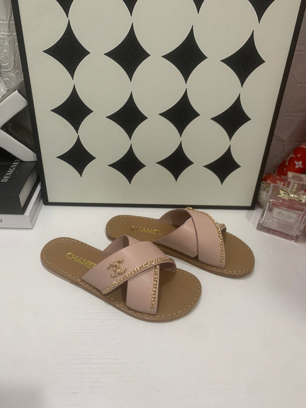CC Chain Crossover Flat Sandals Pink Leather 928598