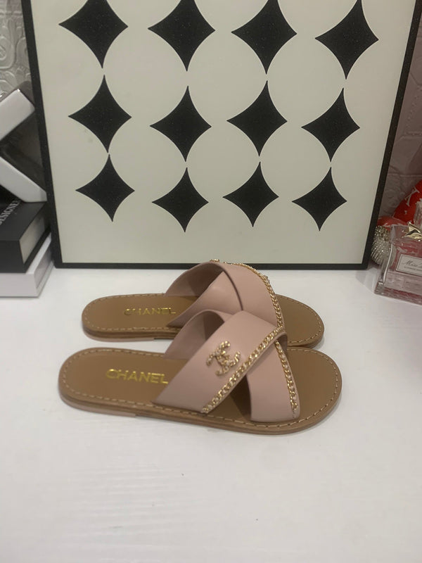 CC Chain Crossover Flat Sandals Pink Leather 928598