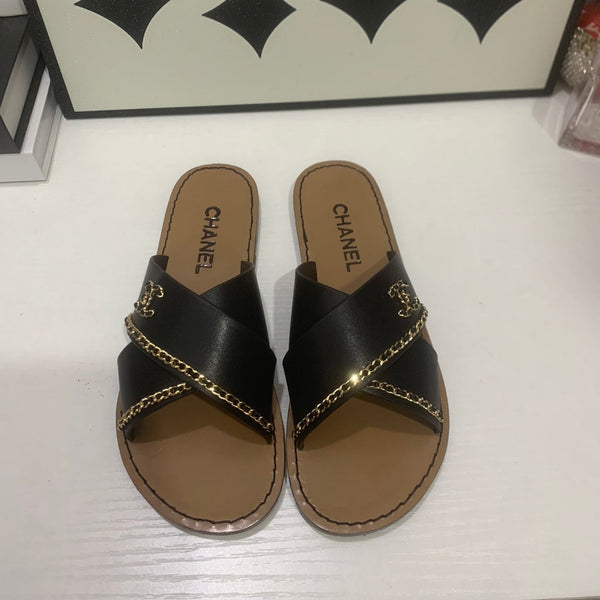 CC Chain Crossover Flat Sandals Black Leather 928597