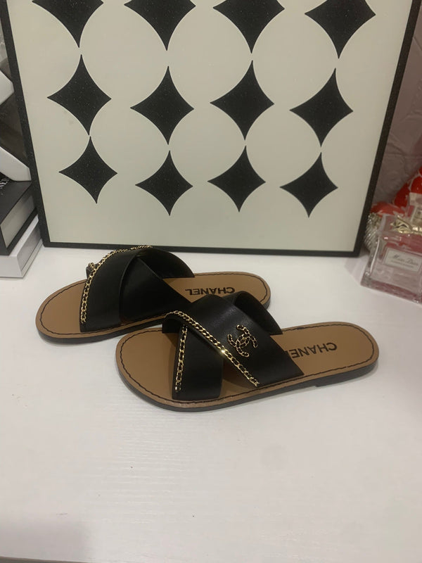 CC Chain Crossover Flat Sandals Black Leather 928597