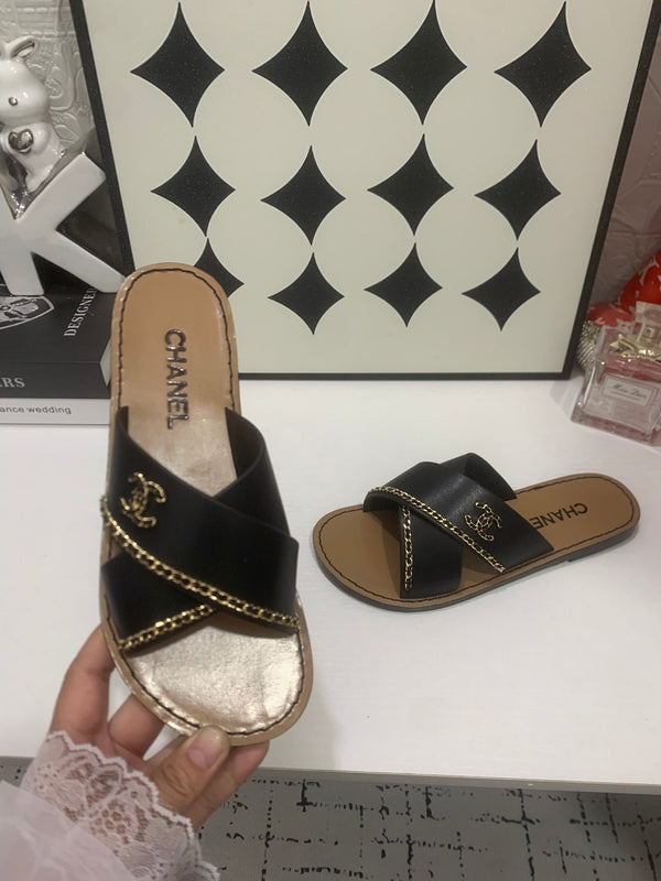 CC Chain Crossover Flat Sandals Black Leather 928597