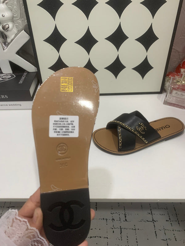 CC Chain Crossover Flat Sandals Black Leather 928597