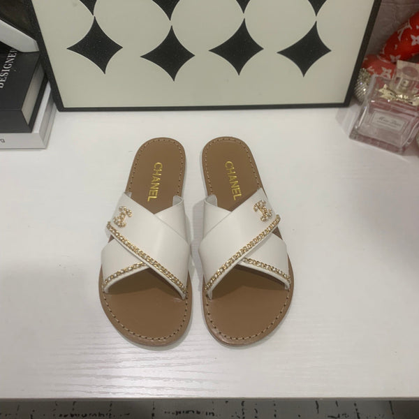 CC Chain Crossover Flat Sandals White Leather 928596