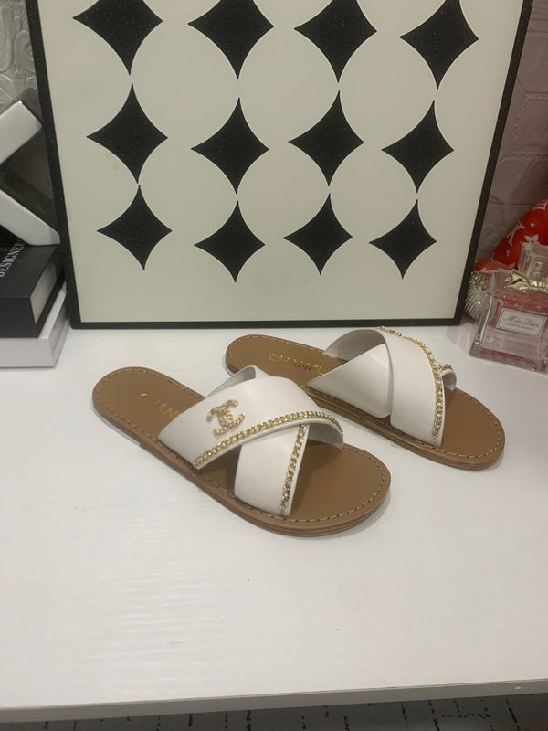 CC Chain Crossover Flat Sandals White Leather 928596