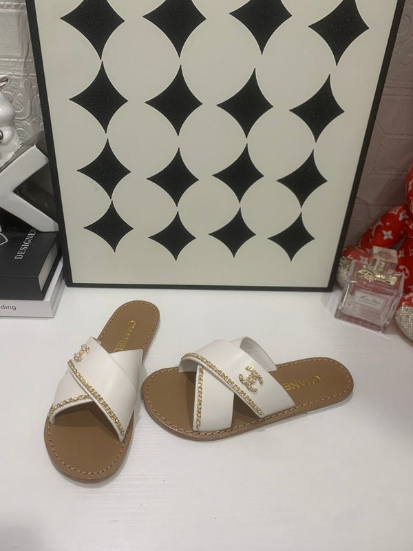 CC Chain Crossover Flat Sandals White Leather 928596