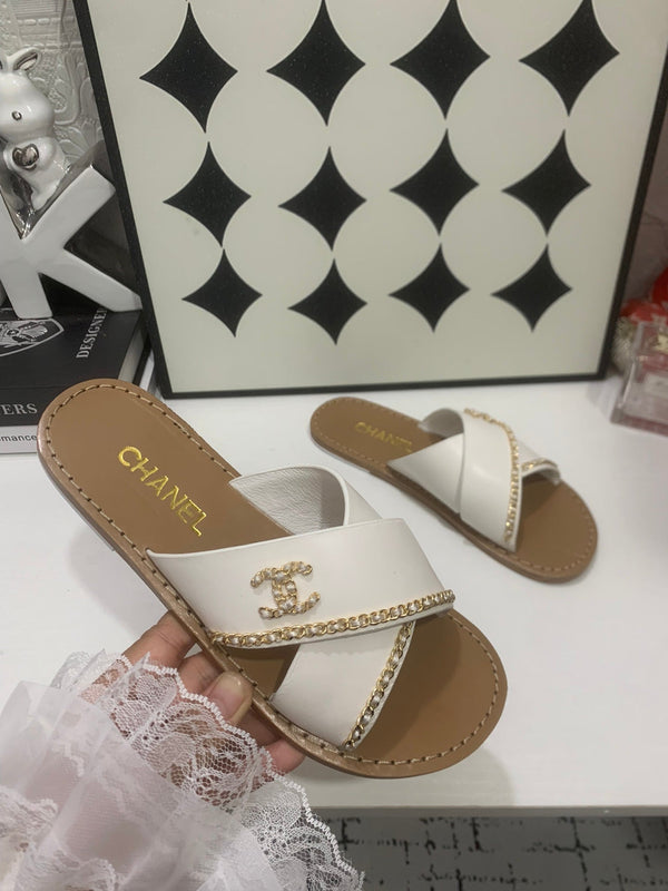 CC Chain Crossover Flat Sandals White Leather 928596